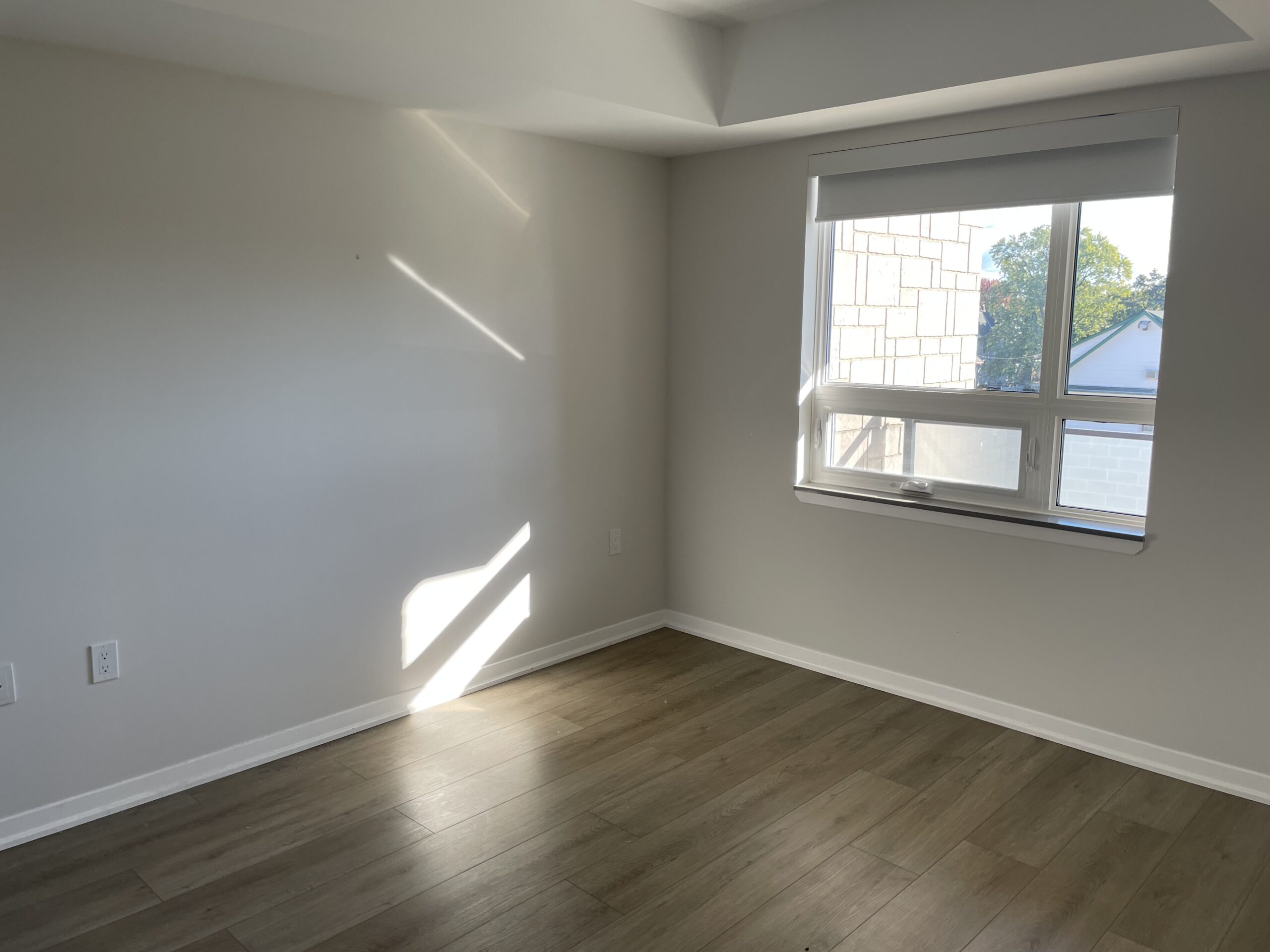 unit 305 adelaar 3998 victoria avenue bedroom